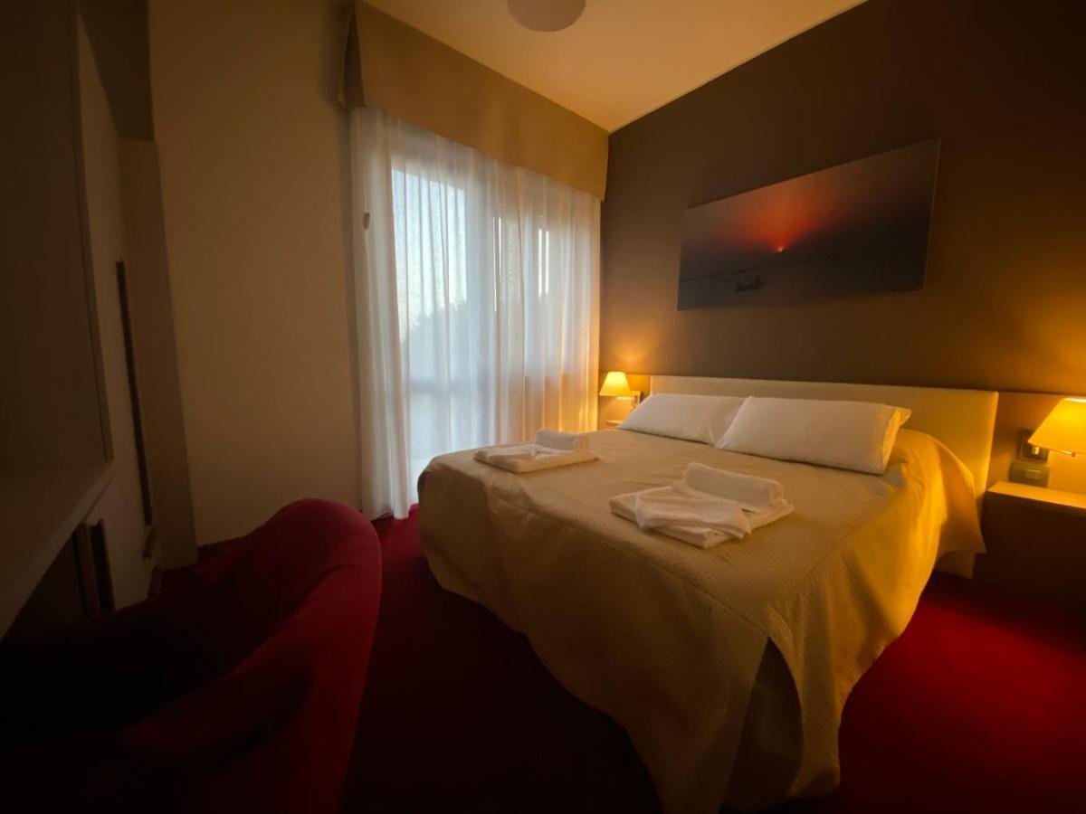 Hotel Lido Bollengo Bagian luar foto