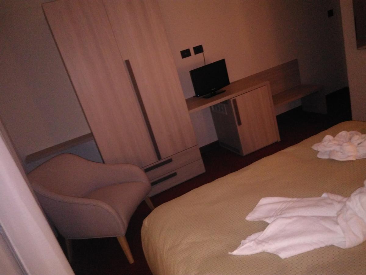Hotel Lido Bollengo Bagian luar foto